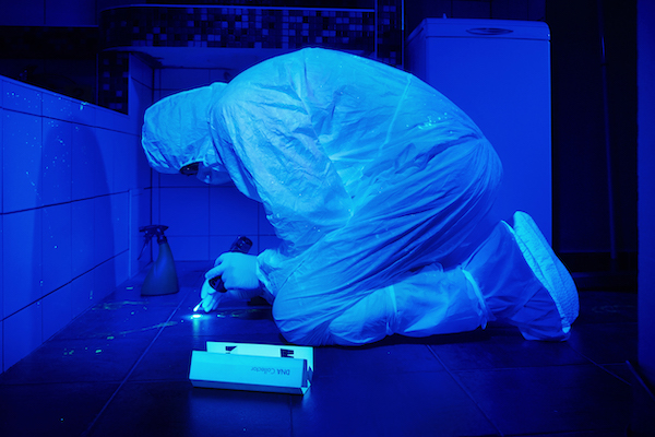 In Glowing Colors: Seeing the Spread of Drug Particles in a Forensic Lab